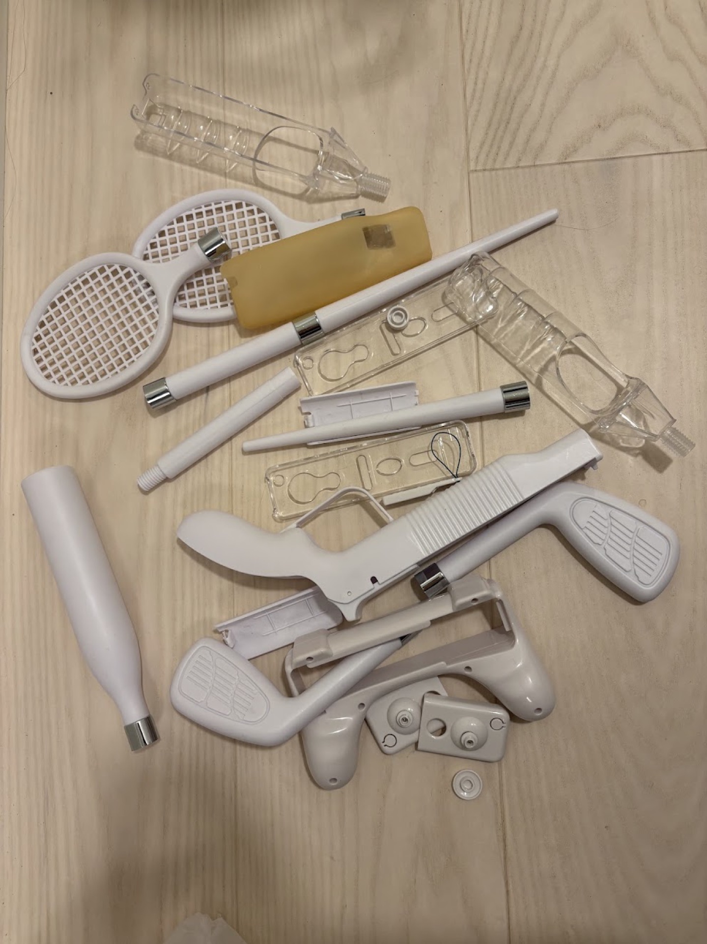 Wii 体感游戏配件一大包（网球拍/高尔夫/棒球棒/光枪等，十余件）