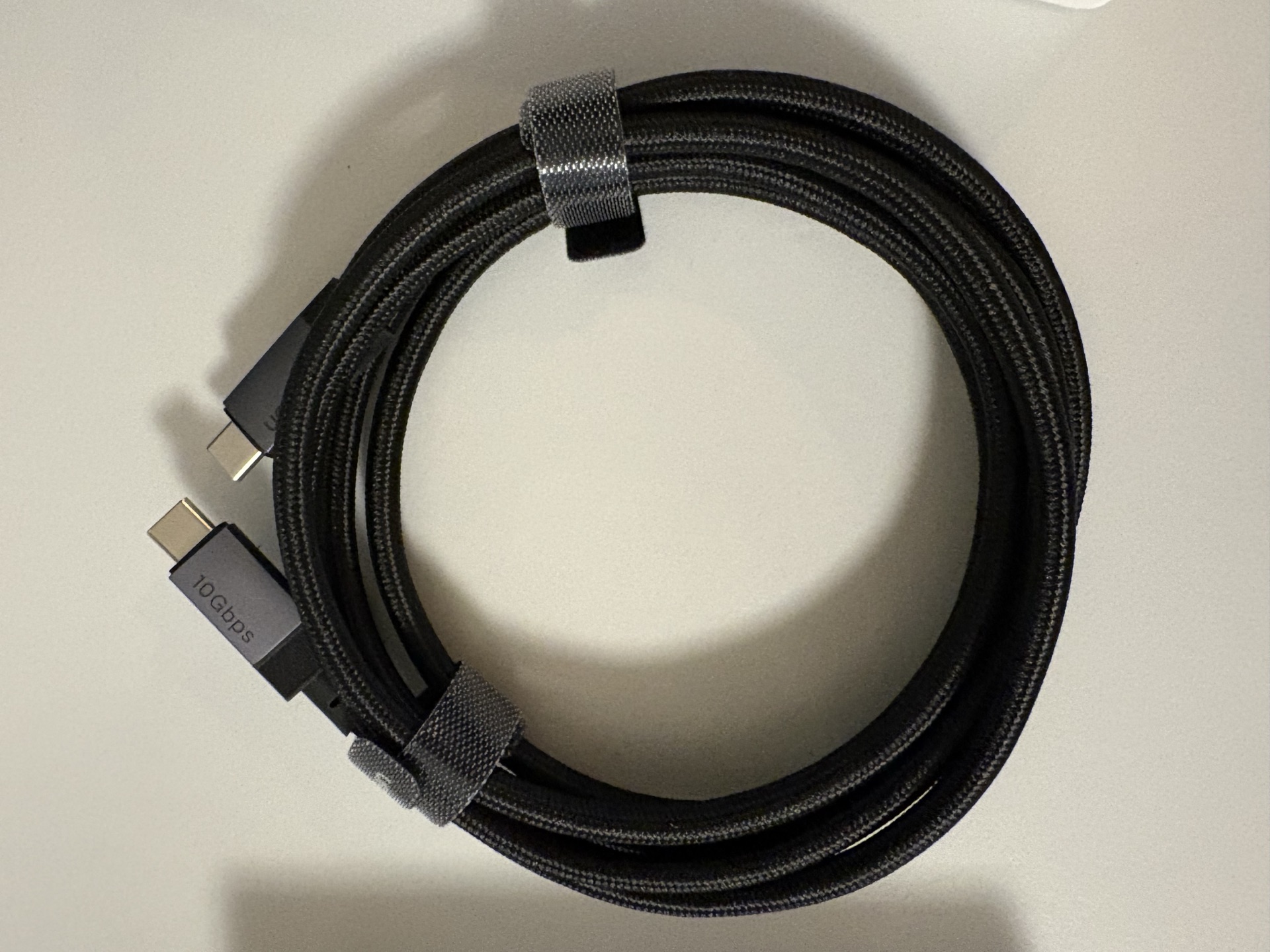 绿联 UGREEN USB-C 全功能数据线 2m（240W / 10Gbps / 4K60，全新） (1)
