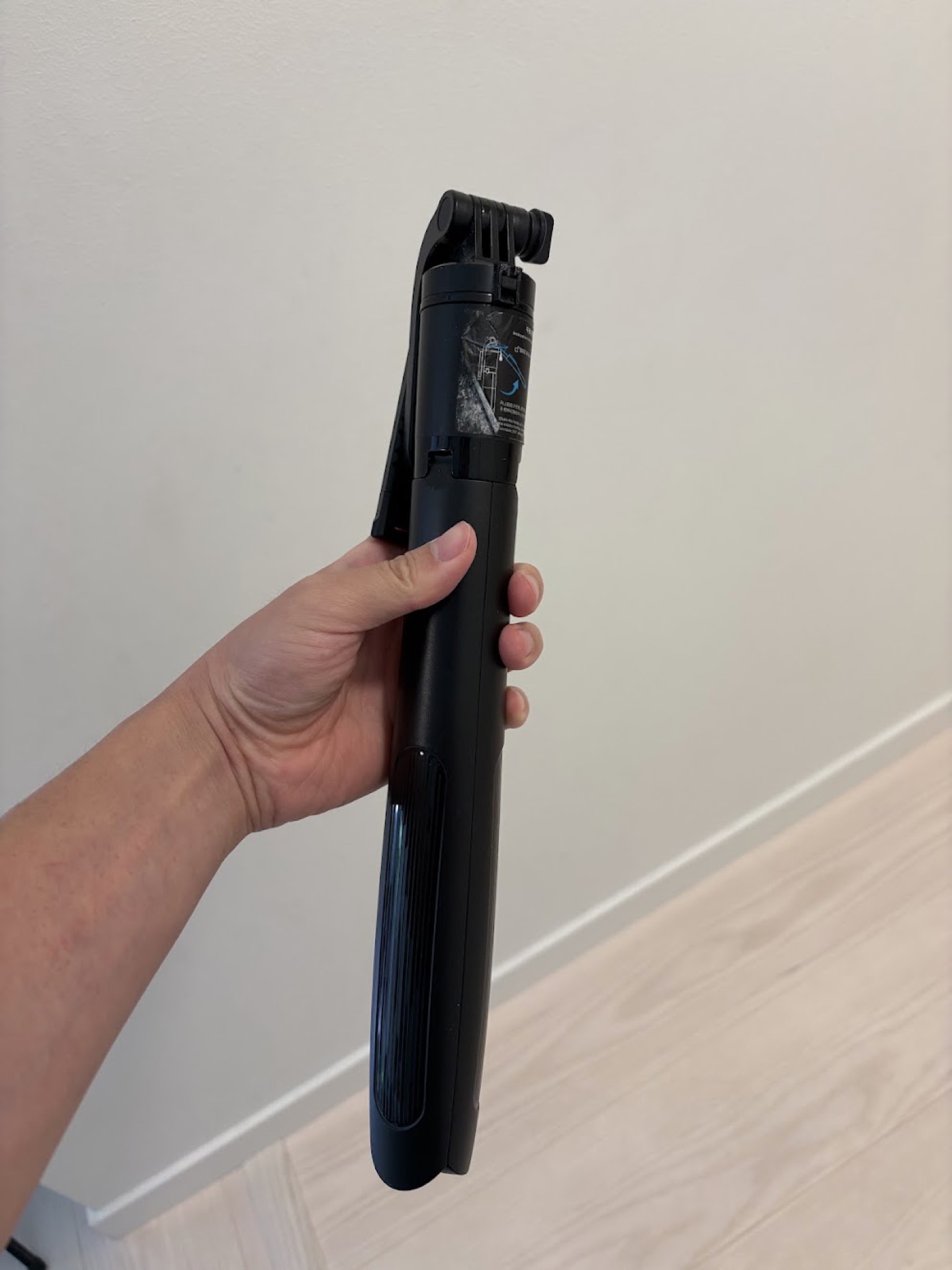 手机自拍杆三脚架（可伸缩落地，有小瑕疵低价出） (1)