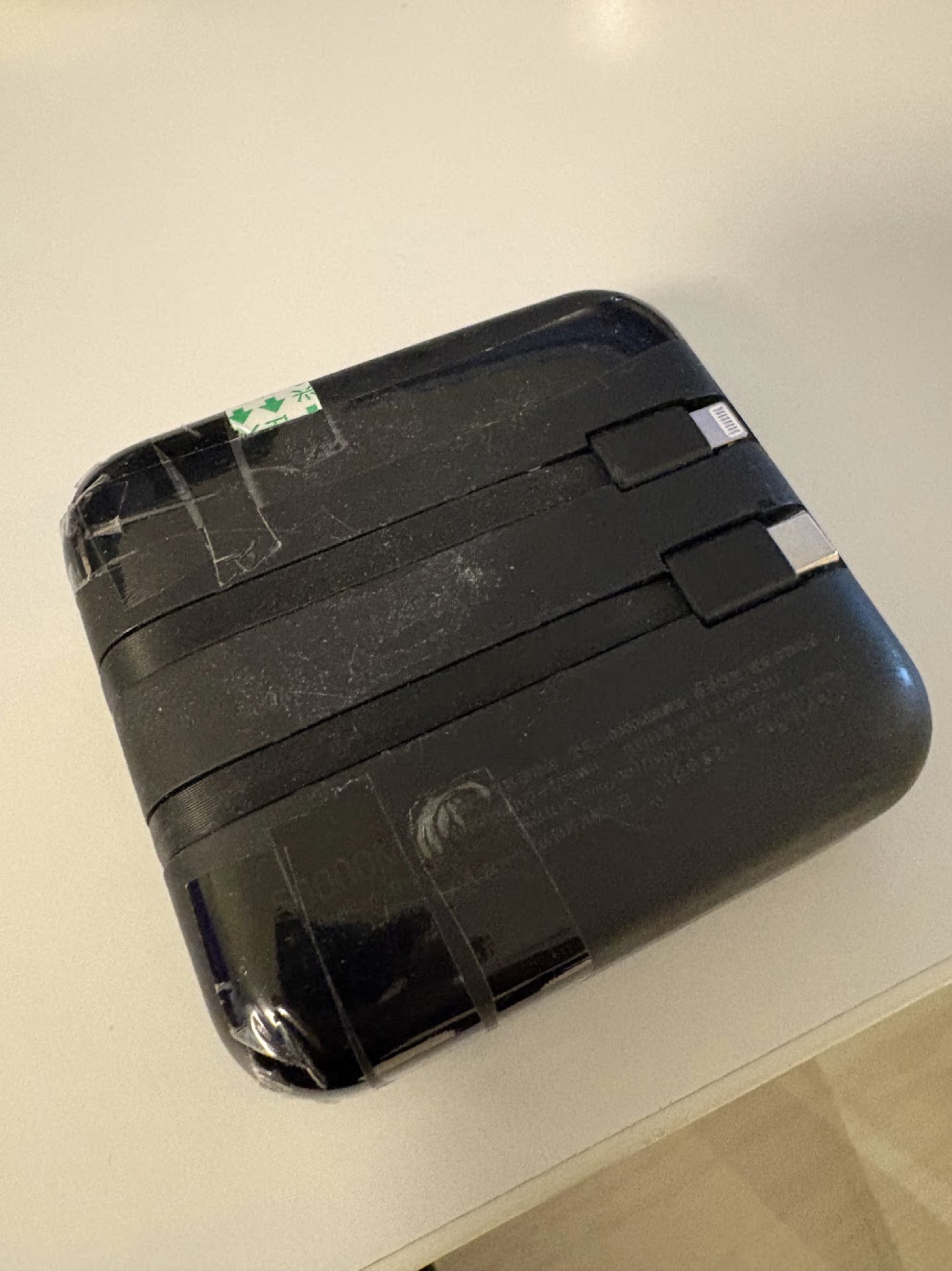 充电宝 66W 超级快充 标称 50000mAh（自带 Type-C + Lightning 线） (2)