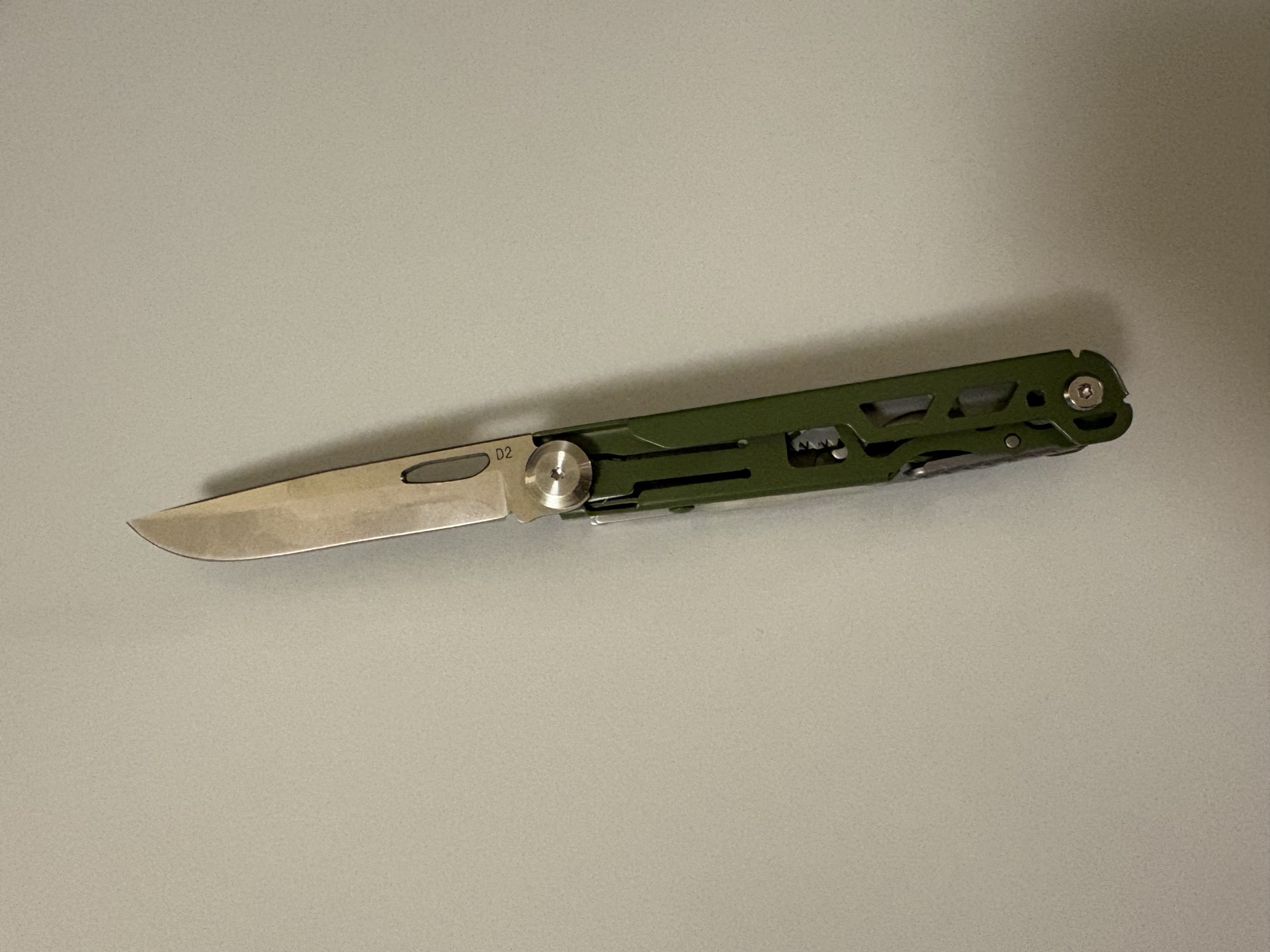 折叠多功能工具刀（军绿色，D2 钢刀片） (1)