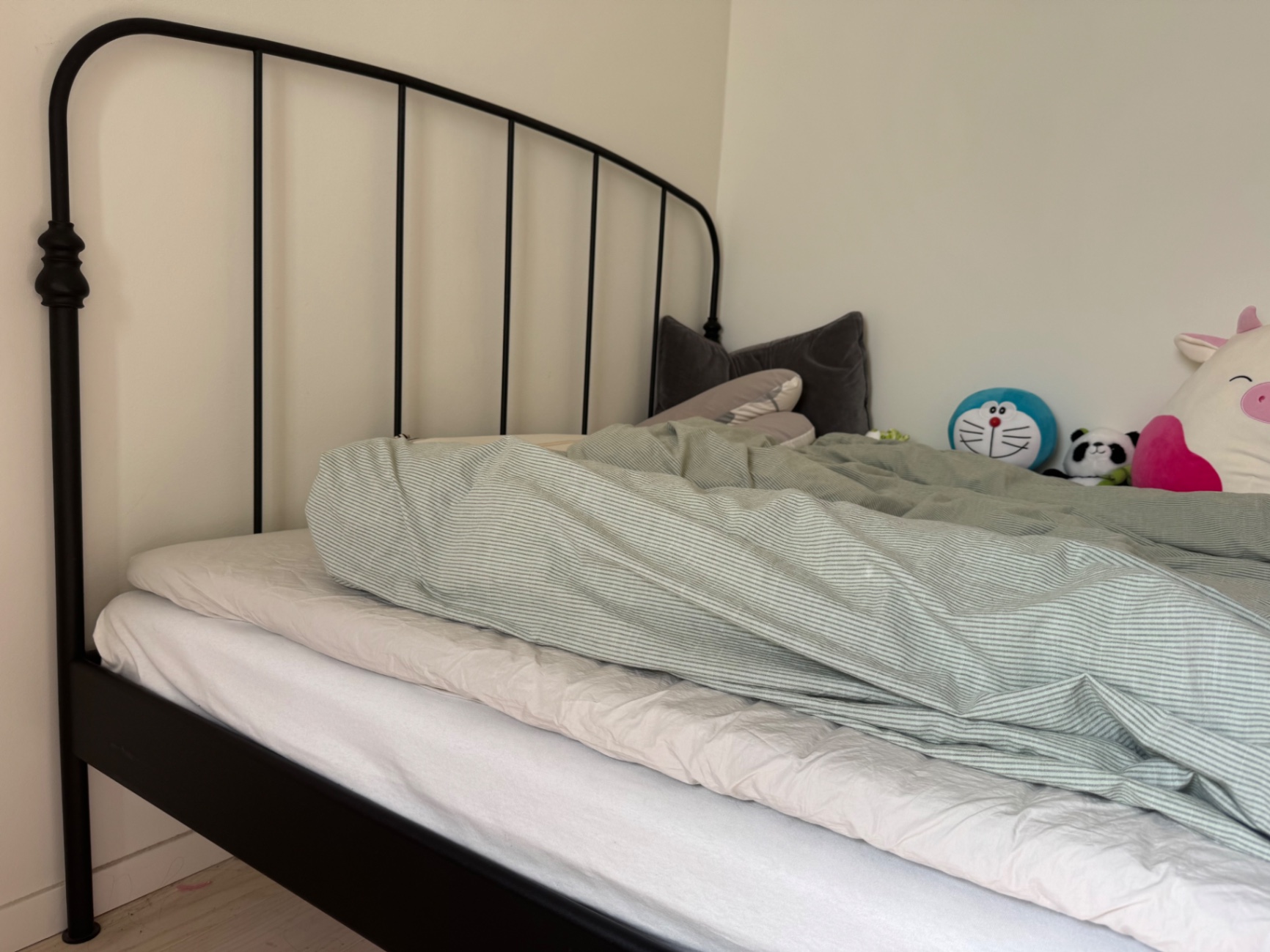 IKEA 双人床 160x200（床架 + 床垫） (1)