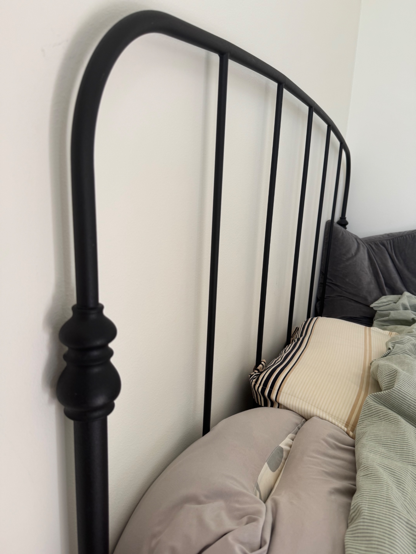 IKEA 双人床 160x200（床架 + 床垫） (2)